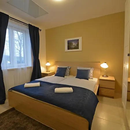 Lednicko-Valticky Apartman Hlohovec Exterior photo